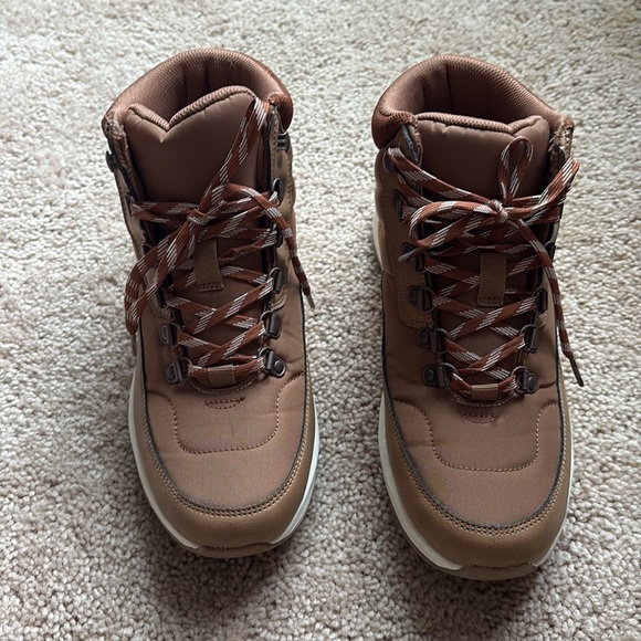 DONATE SOON~Boots Size 8 - Picture 2 of 7